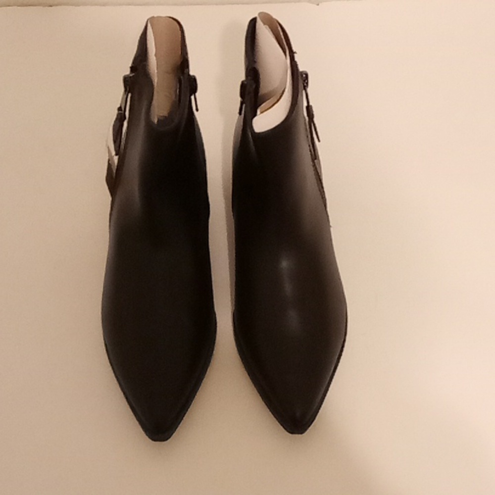 NEW Worthington Women's Size 7M Memory Foam  Black Ankle Bootie 5S X